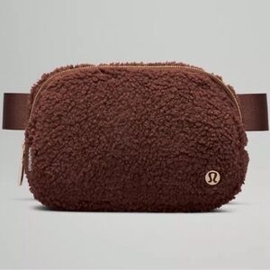 Lululemon Everywhere 1L Belt Bag Fleece